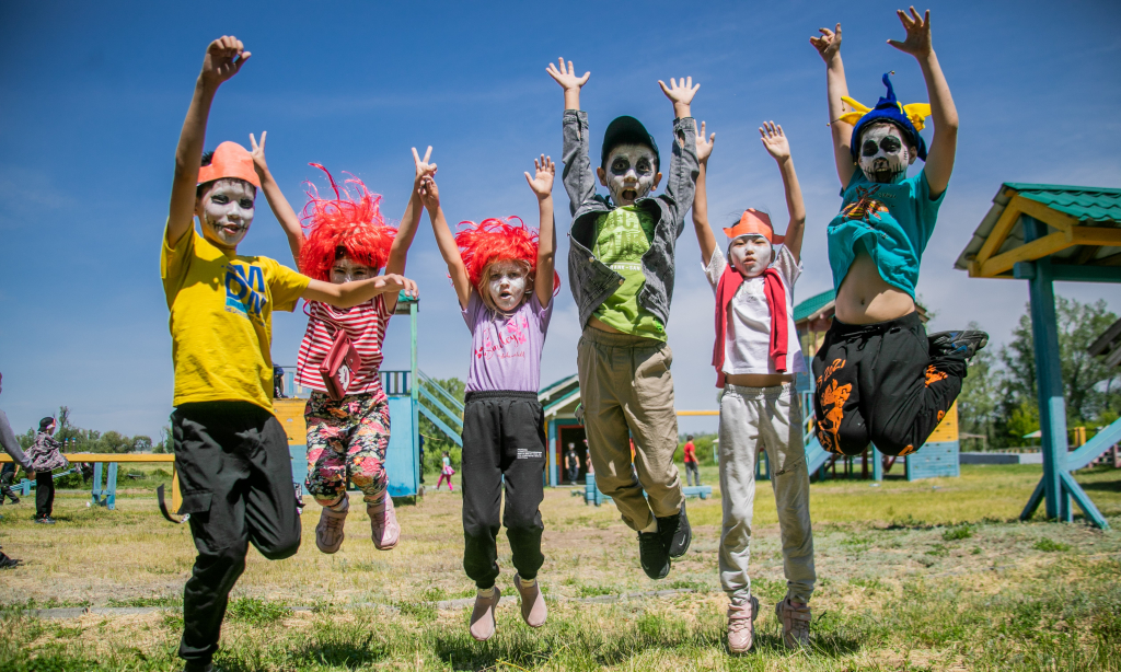 Отдых для 3,5 тысячи детей организовала компания Казхром этим летом