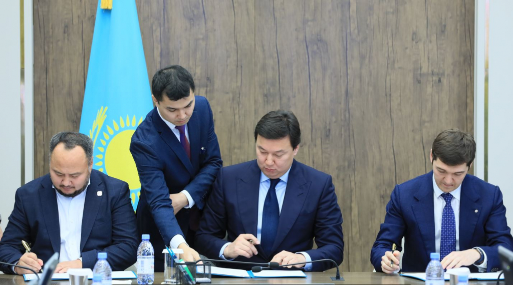 Ақтөбе ферроқорытпа зауытында еңбек етіп жүрген 110 металлург жеңілдетілген шартпен баспаналы болады 