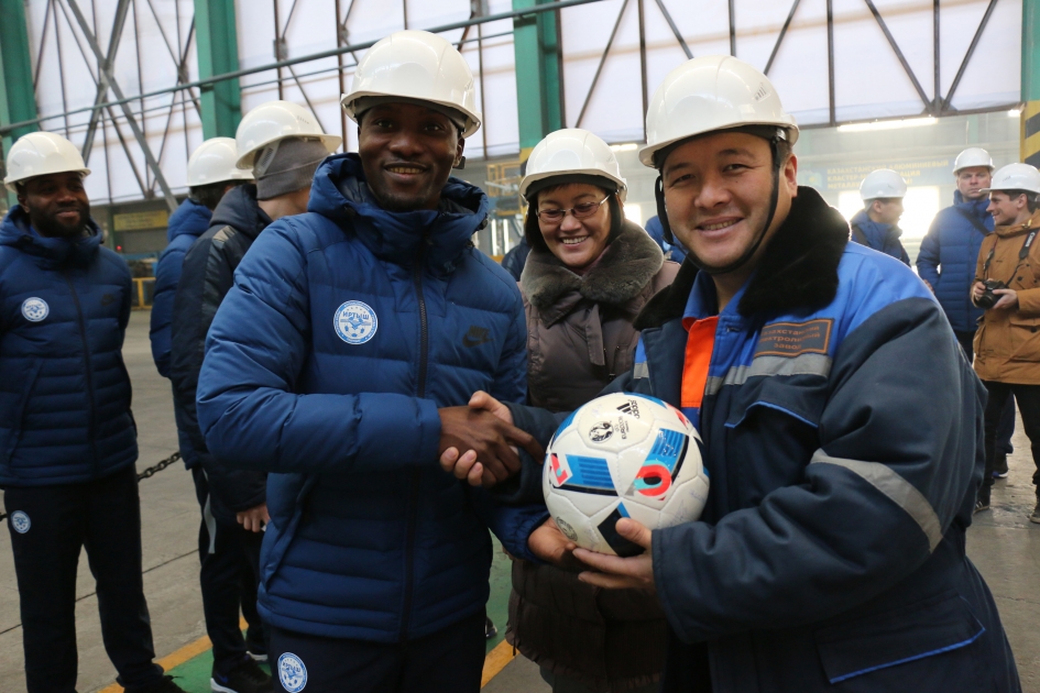 Игроки павлодарского футбольного клуба «Иртыш» встретились с работниками предприятий Евразийской Группы