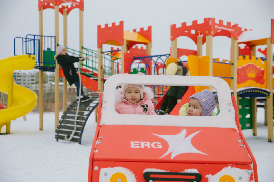  «Казхром» направил на установку детских площадок  в Актобе около 70 млн тенге