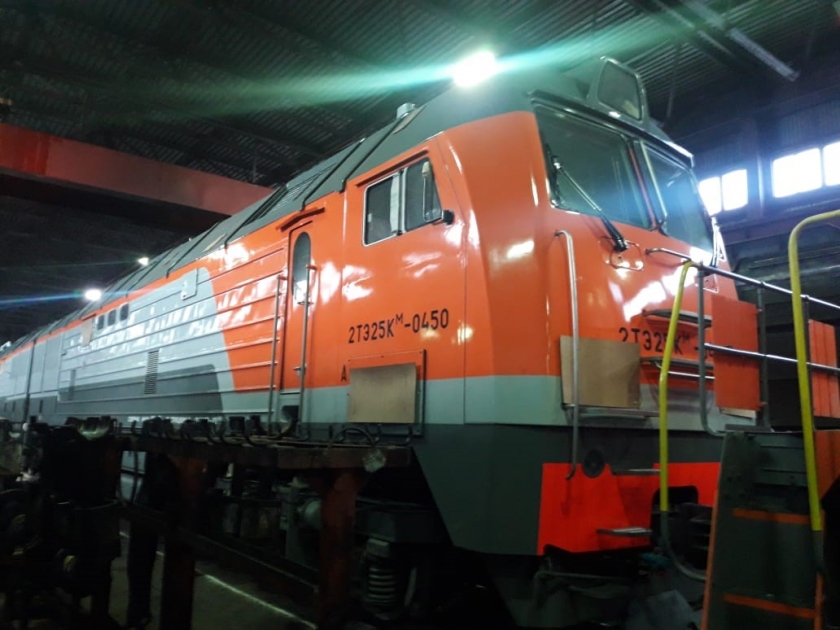 Транспортный парк железнодорожного цеха АО «Шубарколь комир» пополнился тремя новыми тепловозами